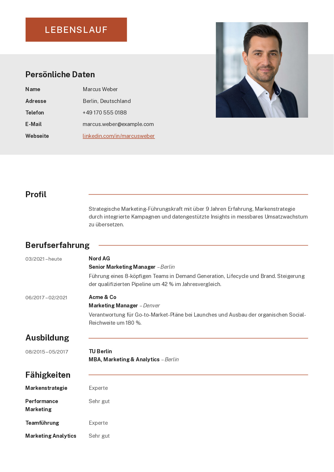 CV template Bonn: Colour-set title block and a tabular structure – very easy to scan.