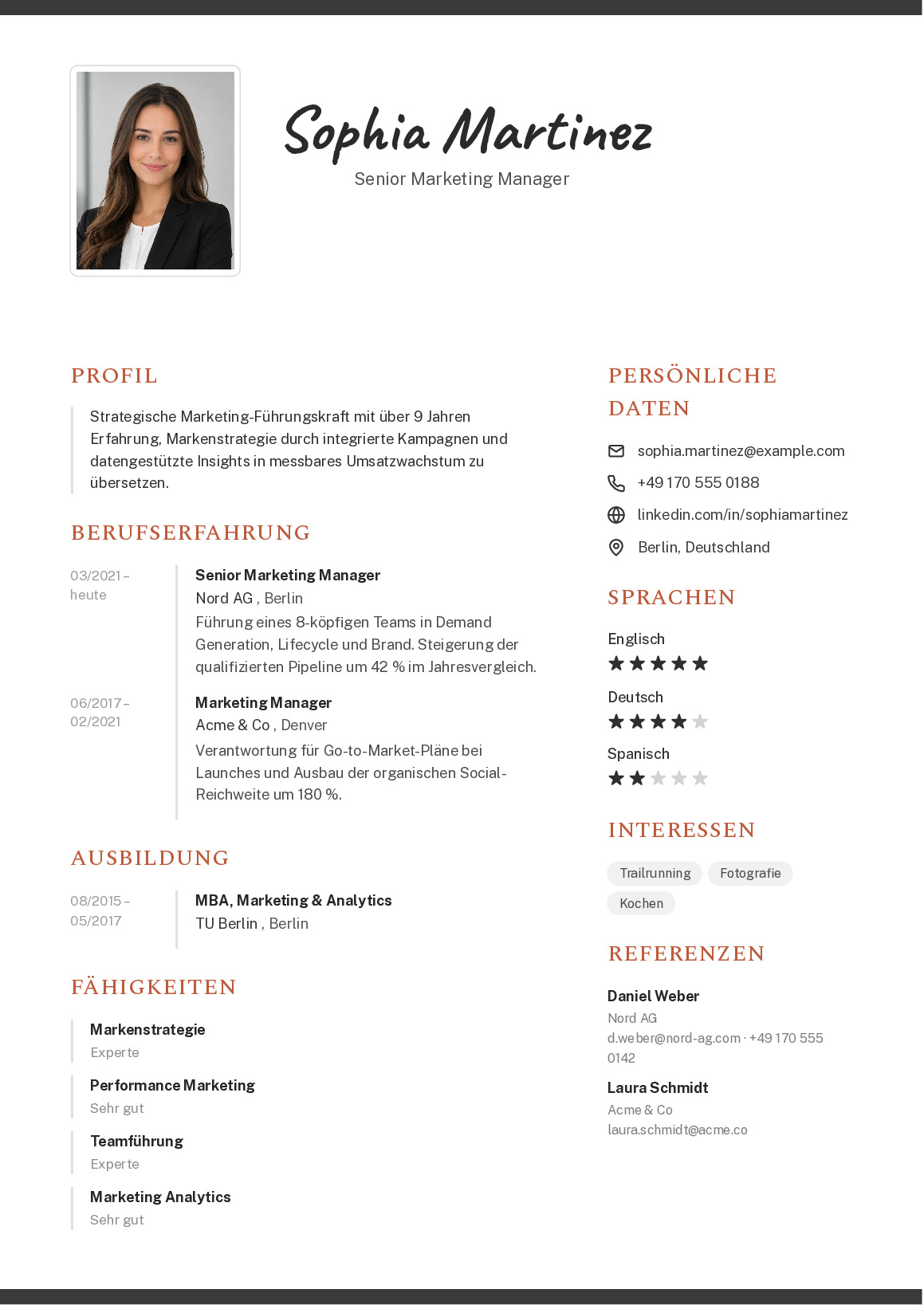 CV template Bremen: Handwritten name and monogram – elegant for design-adjacent professions.